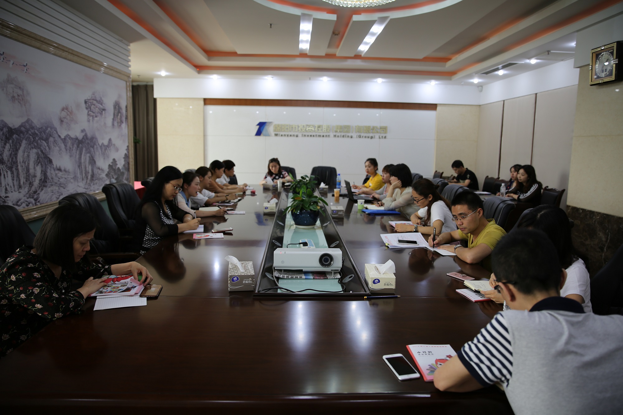 走进档案 强化培训 提升管理——williamhill官网集团组织召开“国际档案日”宣贯及业务培训会