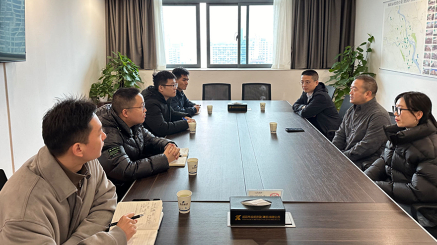 williamhill官网集团党委副书记王玉梁与中建三局交流培养的人才进行交流座谈