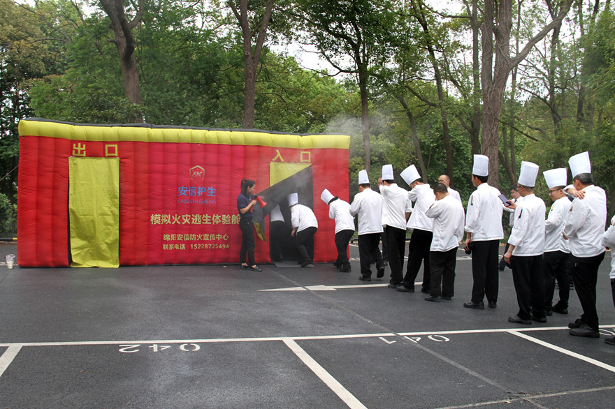 火灾逃生舱体验_副本 火灾逃生舱体验_副本
